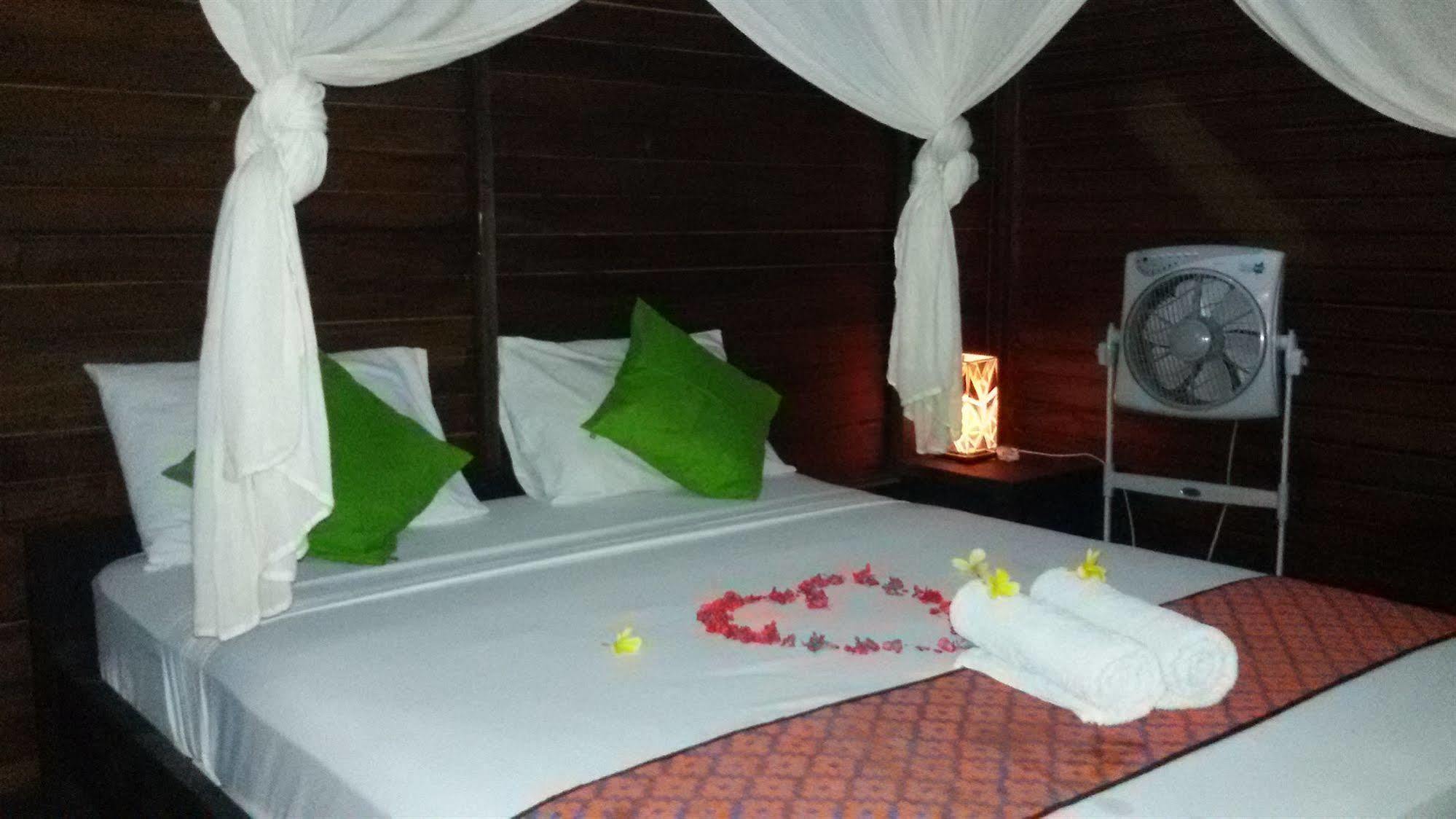 Mosaix Gili Bungalows Гили Траванган Экстерьер фото